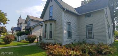 Main picture of 3313 W Kilbourn Ave