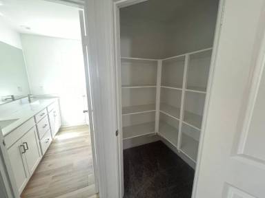Main picture of 21469 Thomas Ct