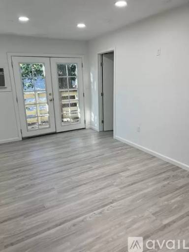 Main picture of 869 Clark Ave