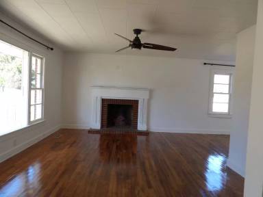 Main picture of 204 Gilbert St