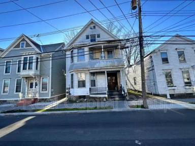 Main picture of 7 N College St