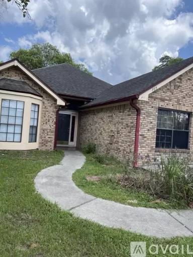 Main picture of 705 Remington Oak Dr