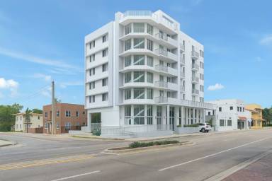 Main picture of 401 SW 17th Ave