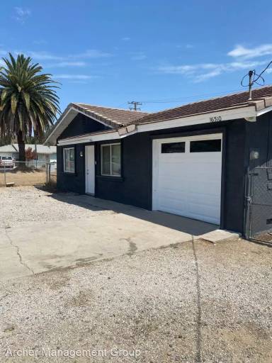 Main picture of 16510 Lakeshore Dr