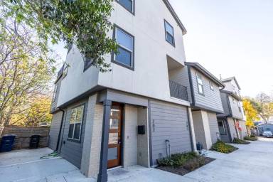 Main picture of 130 Rose Ln