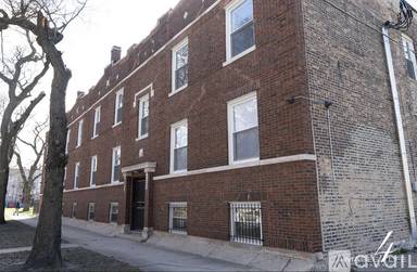 Main picture of 1635 W 57th St