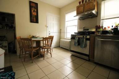 Main picture of 110 Murdock St