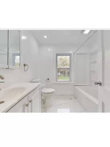 Main picture of 252 Oronoque Rd