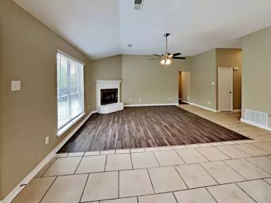 Main picture of 807 W Lonesome Dove Trl