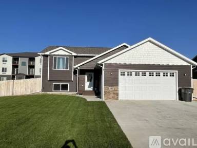 Main picture of 829 Bayonet Dr