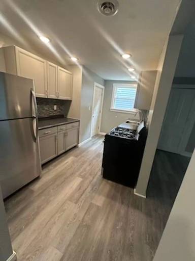 Main picture of 1637 Rutherford Ave