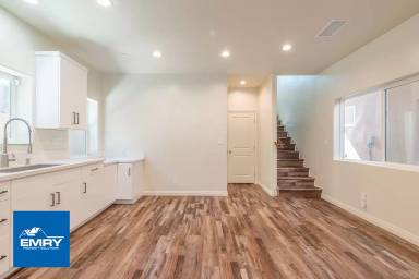 Main picture of 3258 Dundas St