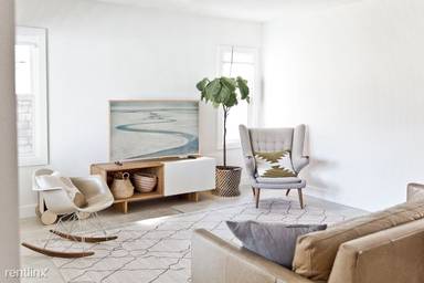 Main picture of 21214 Providencia St