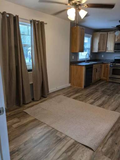 Main picture of 120 St Regis St