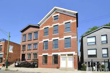 Main picture of 2235 N Clybourn Ave