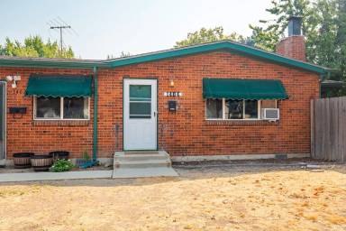 Main picture of 1404 S Michigan Ave