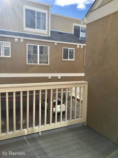 Main picture of 923 Laramie Blvd