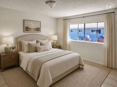 Main picture of 305 W Guinida Ln