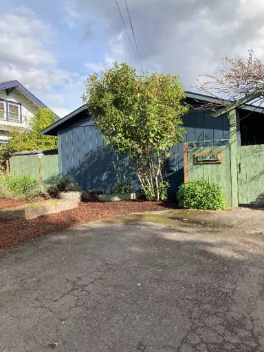 Main picture of 4914 NE Grand Ave