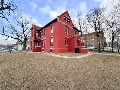 Main picture of 2103 Nebraska St