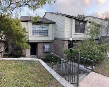 Main picture of 1938 Holly Hill Dr