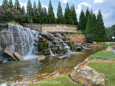 Main picture of 607 Larch Looper Dr