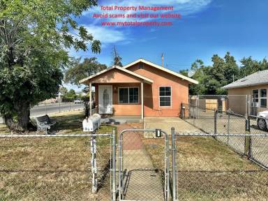 Main picture of 1413 N Bridge St
