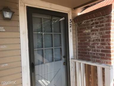 Main picture of Colonial Oaks Condominums