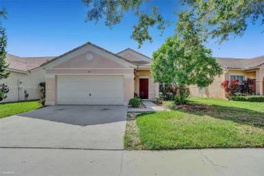 Main picture of 959 Savannah Falls Dr