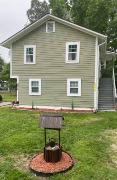 Main picture of 207 W Calhoun St