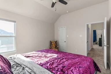 Main picture of 3700 Addison St