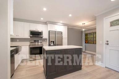 Main picture of 8870 Villa La Jolla Dr