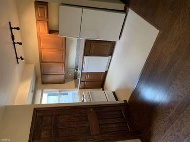 Main picture of 1001 E Carson St