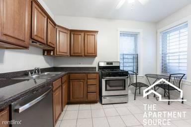 Main picture of 2170 W Windsor Ave