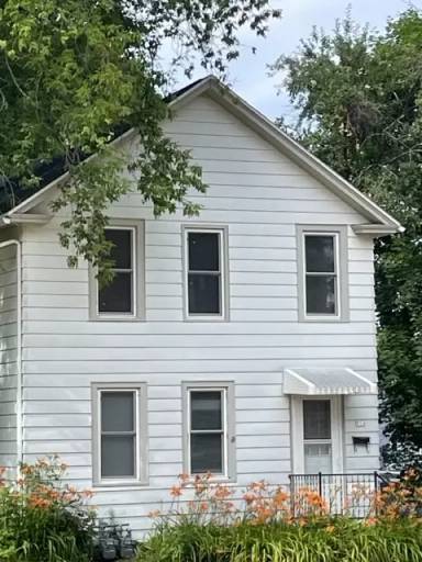 Main picture of 914A Broadway Ave