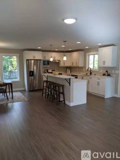 Main picture of 3002 Lakeway Dr