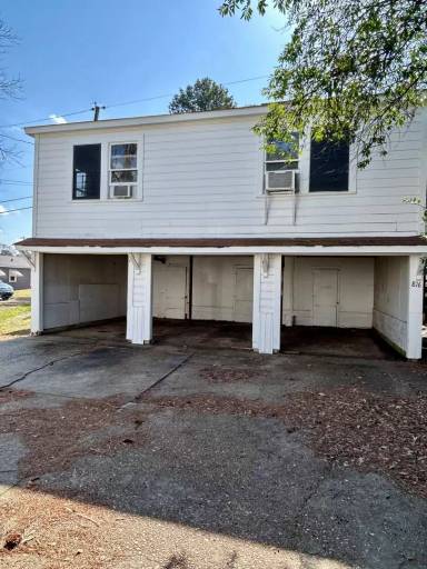 Main picture of 819 1/2 Boulevard St