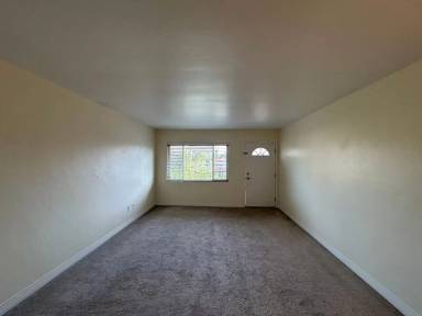 Main picture of 4694 Edgeware Rd
