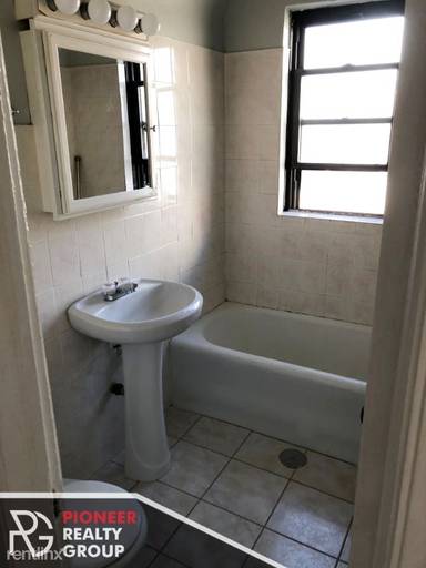 Main picture of 1164 N Dearborn Apartments