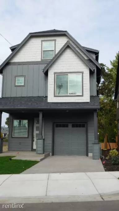 Main picture of 7975 NE Sabo St