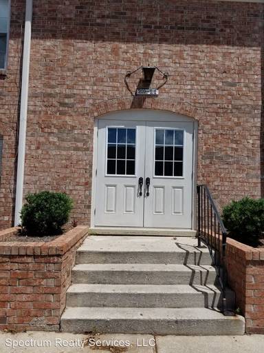 Main picture of Colonial Point Condominiums