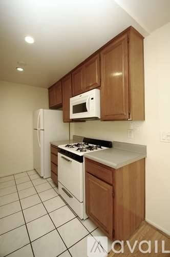 Main picture of 2659 S Barrington Ave
