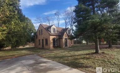 Main picture of W210N10780 Appleton Ave