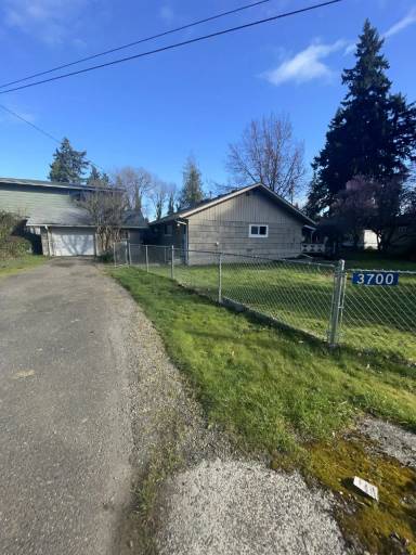 Main picture of 3700 Kitty Hawk Dr NW