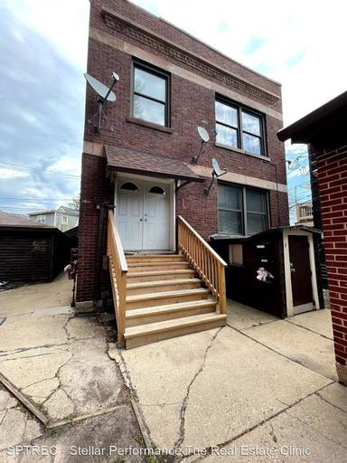 Main picture of 3637 N Elston Ave