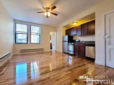 Main picture of 818 W Diversey Pkwy