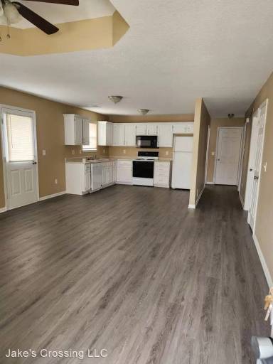 Main picture of 407 SE Oak Ridge Dr
