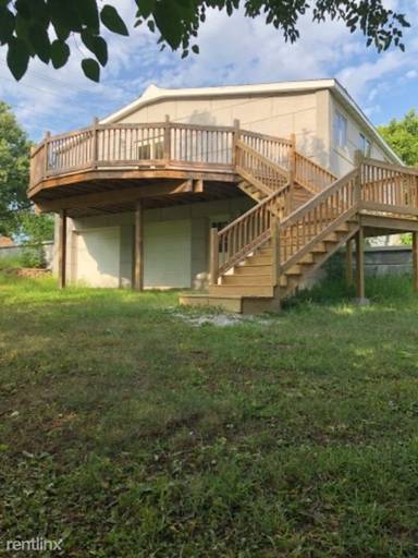 Main picture of 303 S 11th St