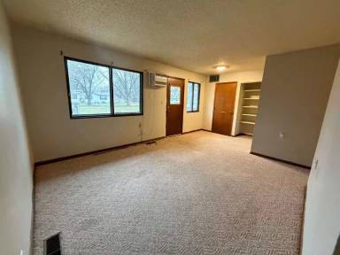 Main picture of 102 8th Ave NW