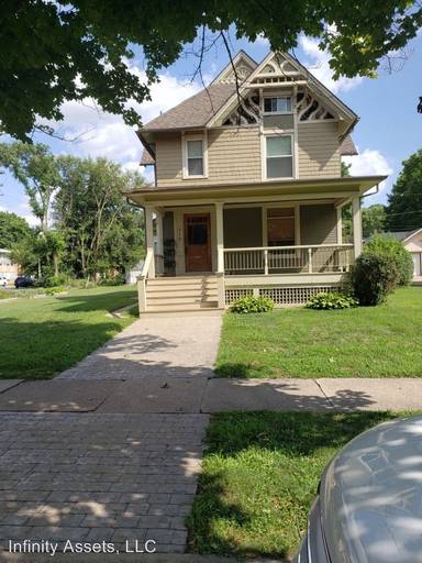 Main picture of 310 S 1st St